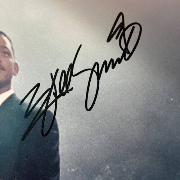 Men In Black Photograph with Autographs - Picture 3 of 5